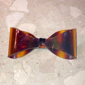 Acrylic Bow Barrett